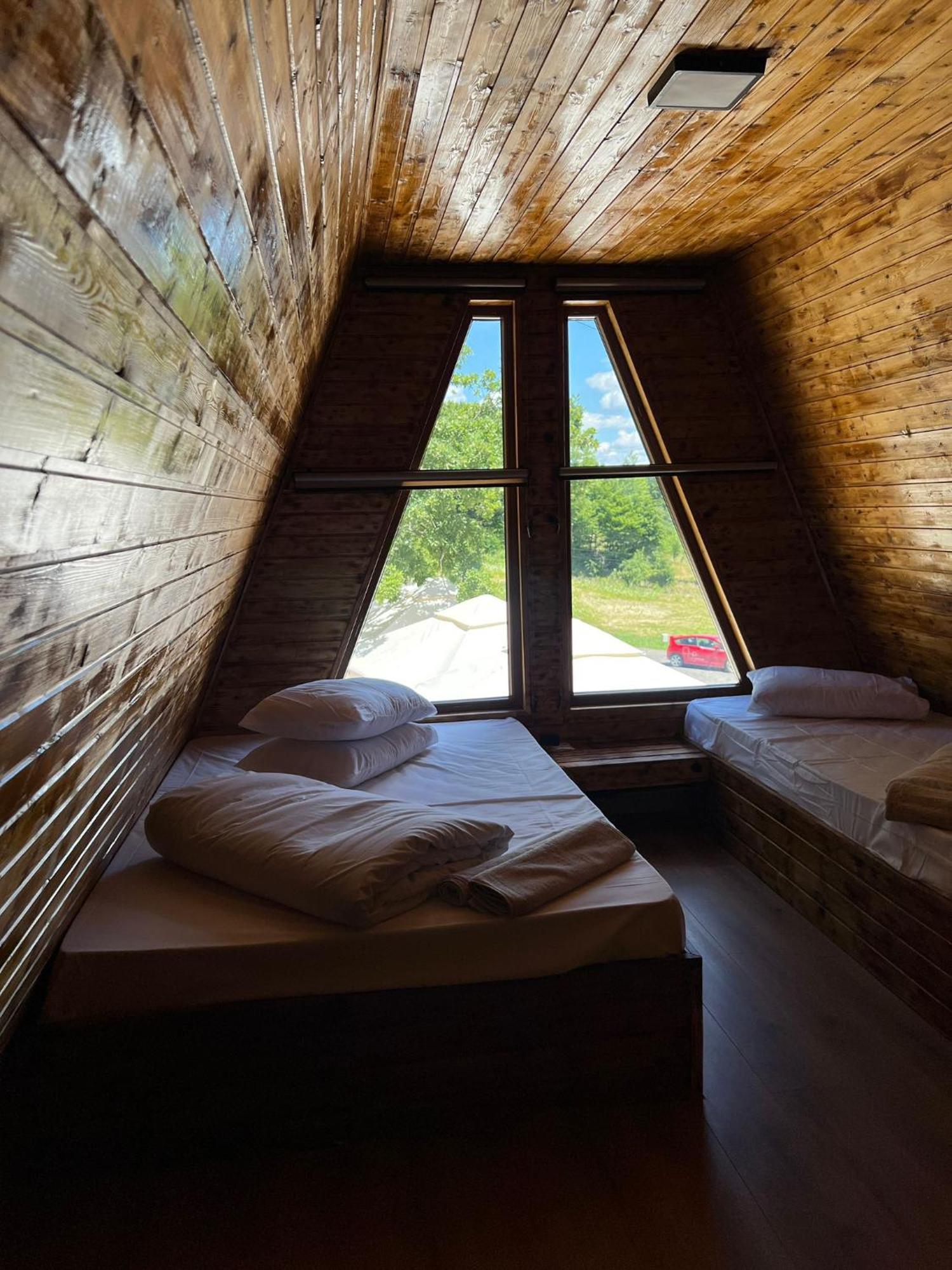 Popas Momaia Hotel Curtea De Arges Exterior photo